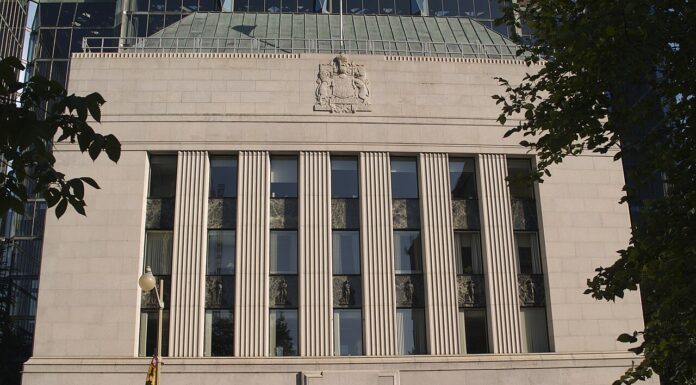 Banco do Canadá deve manter juros apesar de tarifas Trump