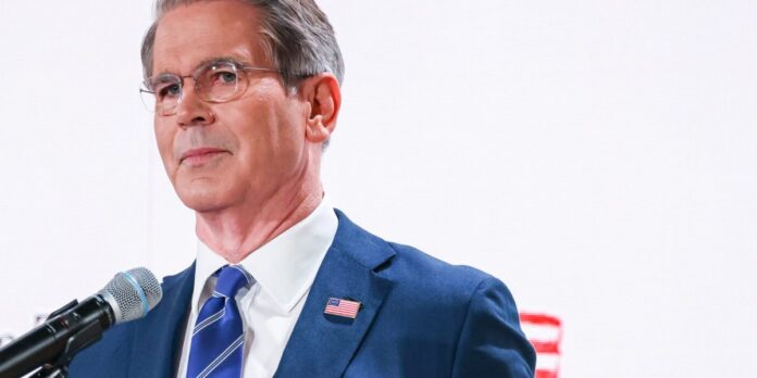 Bessent acusa Carney de sinalizar virtude após Davos