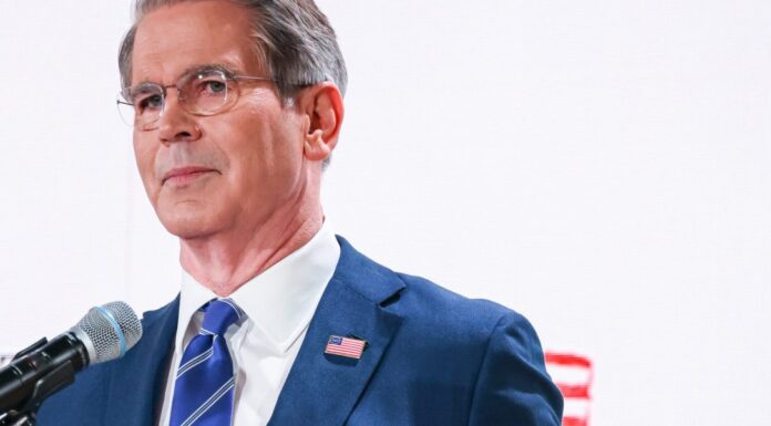 Bessent acusa Carney de sinalizar virtude após Davos Bessent acusa Carney de sinalizar virtude após Davos