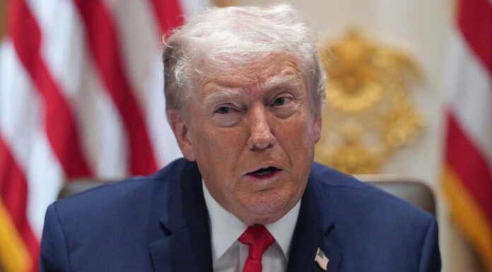 Trump ameaça Canadá com tarifa de 50% em aviões Trump ameaça Canadá com tarifa de 50% em aviões