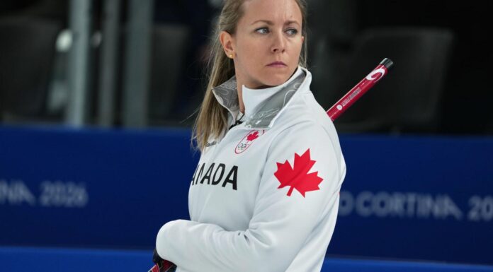 Homan vence Hasselborg no 10º end no Canadá Homan vence Hasselborg no 10º end no Canadá