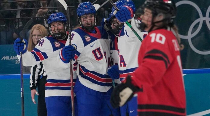 Canadá encara EUA na final do hóquei olímpico; curling tem semifinais Canadá encara EUA na final do hóquei olímpico; curling tem semifinais