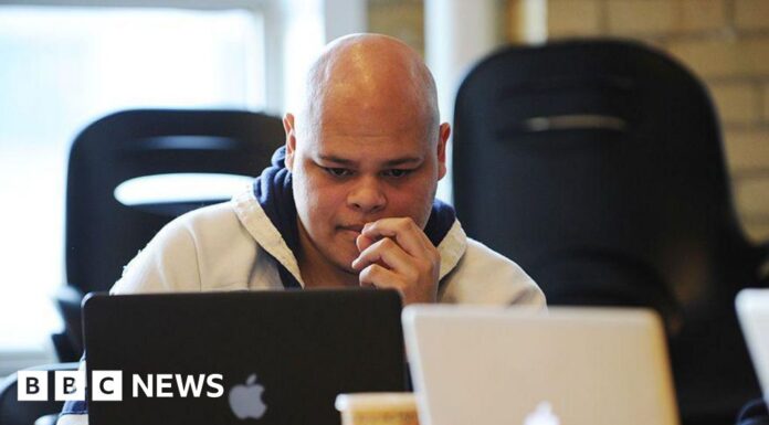 Líder conservador canadense ignora comentário de deputado sobre EUA Líder conservador canadense ignora comentário de deputado sobre EUA