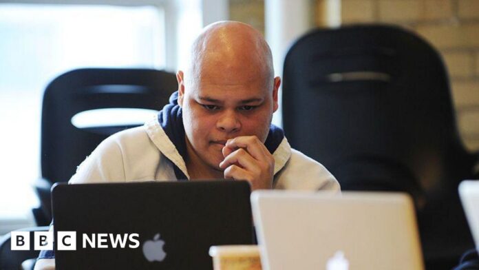 Líder conservador canadense ignora comentário de deputado sobre EUA