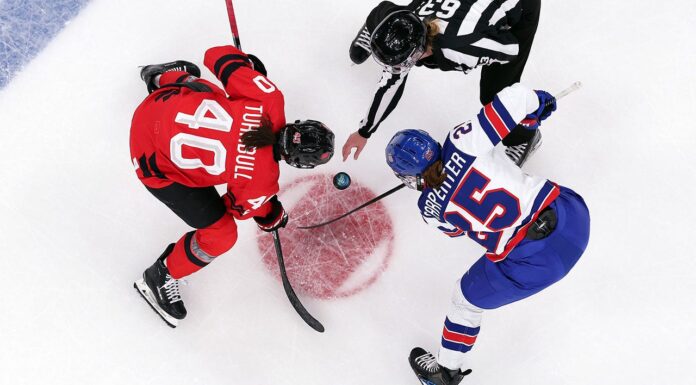 EUA e Canadá decidem o ouro no hóquei feminino olímpico EUA e Canadá decidem o ouro no hóquei feminino olímpico