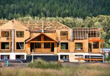 Como trabalhar na construção civil no Canadá: salários e demanda