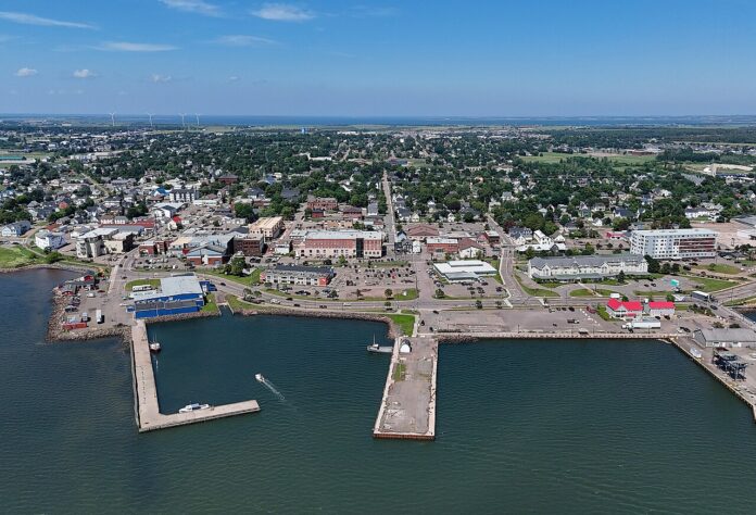 Imigração Comunidade Rural — Summerside, PEI Vista aérea de Summerside, comunidade rural em Prince Edward Island, Canadá